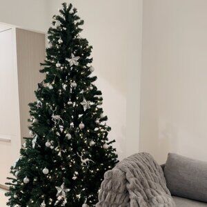 7.5 ft Prelit Christmas Tree with Decor